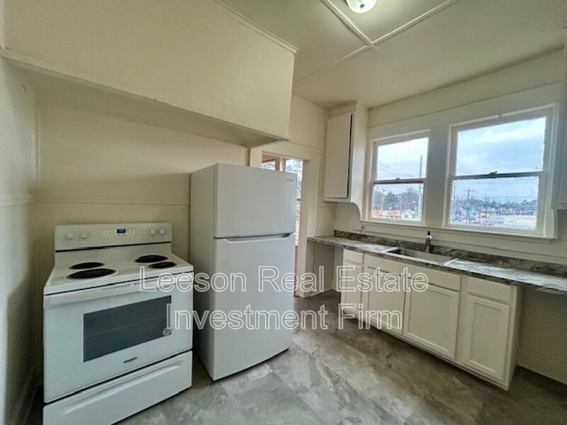 Large 1 Bedroom 1 Bath Downstairs Apartment for Rent in Historical Highland! property image