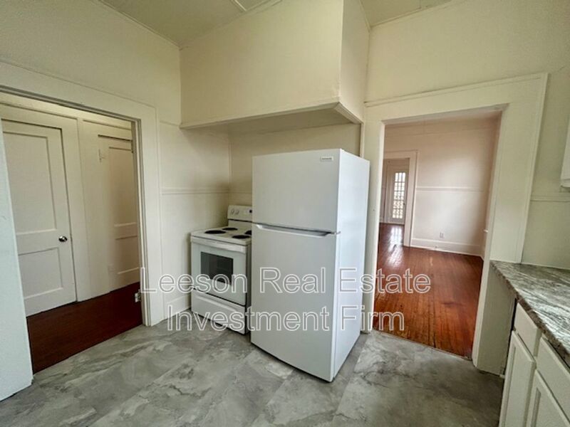 Large 1 Bedroom 1 Bath Downstairs Apartment for Rent in Historical Highland! property image