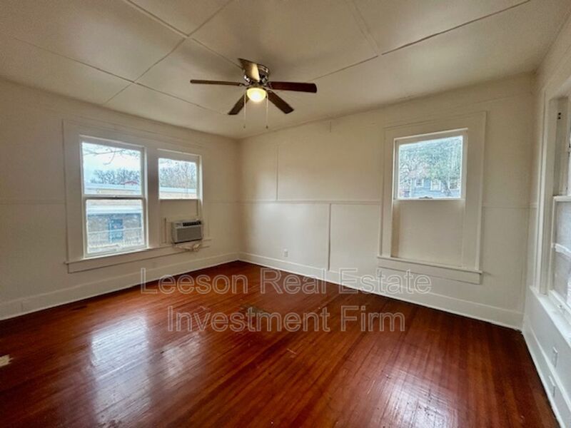 Large 1 Bedroom 1 Bath Downstairs Apartment for Rent in Historical Highland! property image