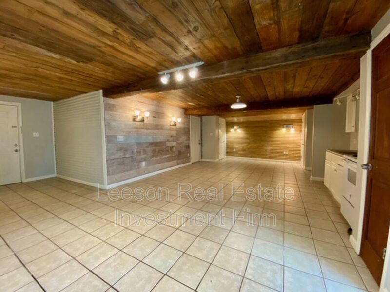 Coming Soon! Downstairs 1 Bedroom 1 Bath Studio Apartment in Historic Highland! property image