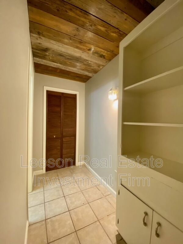 Coming Soon! Downstairs 1 Bedroom 1 Bath Studio Apartment in Historic Highland! property image