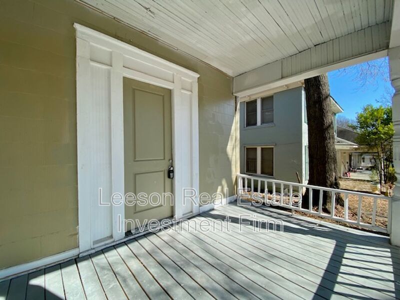 2 Bedroom 1.5 Bath Duplex Available in Highland Neighborhood! property image