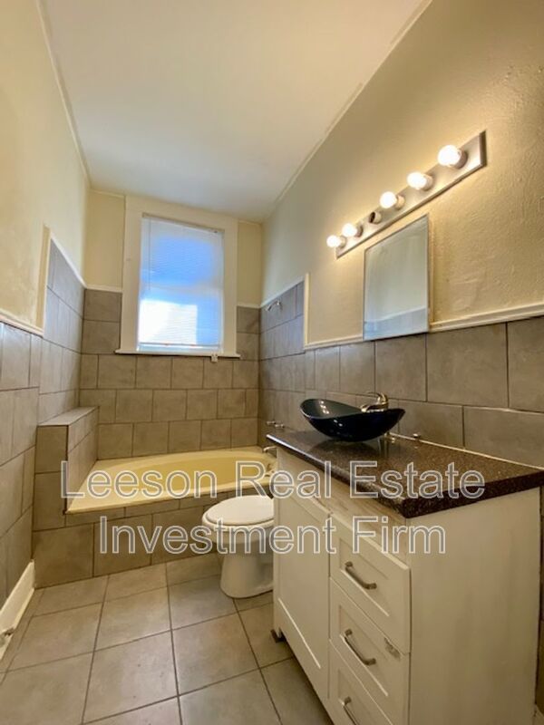 2 Bedroom 1.5 Bath Duplex Available in Highland Neighborhood! property image