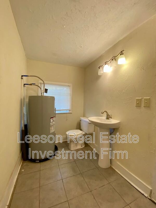 2 Bedroom 1.5 Bath Duplex Available in Highland Neighborhood! property image